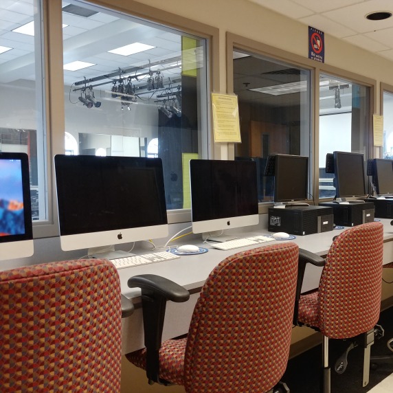 Room with computers for Dance students