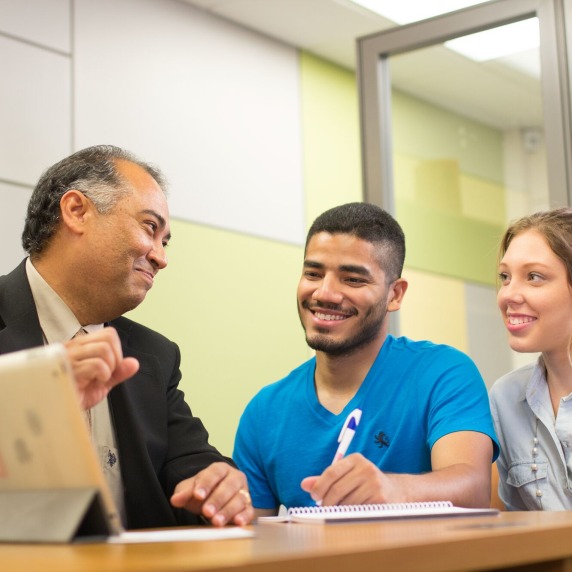 Advisor helping student at the connections center